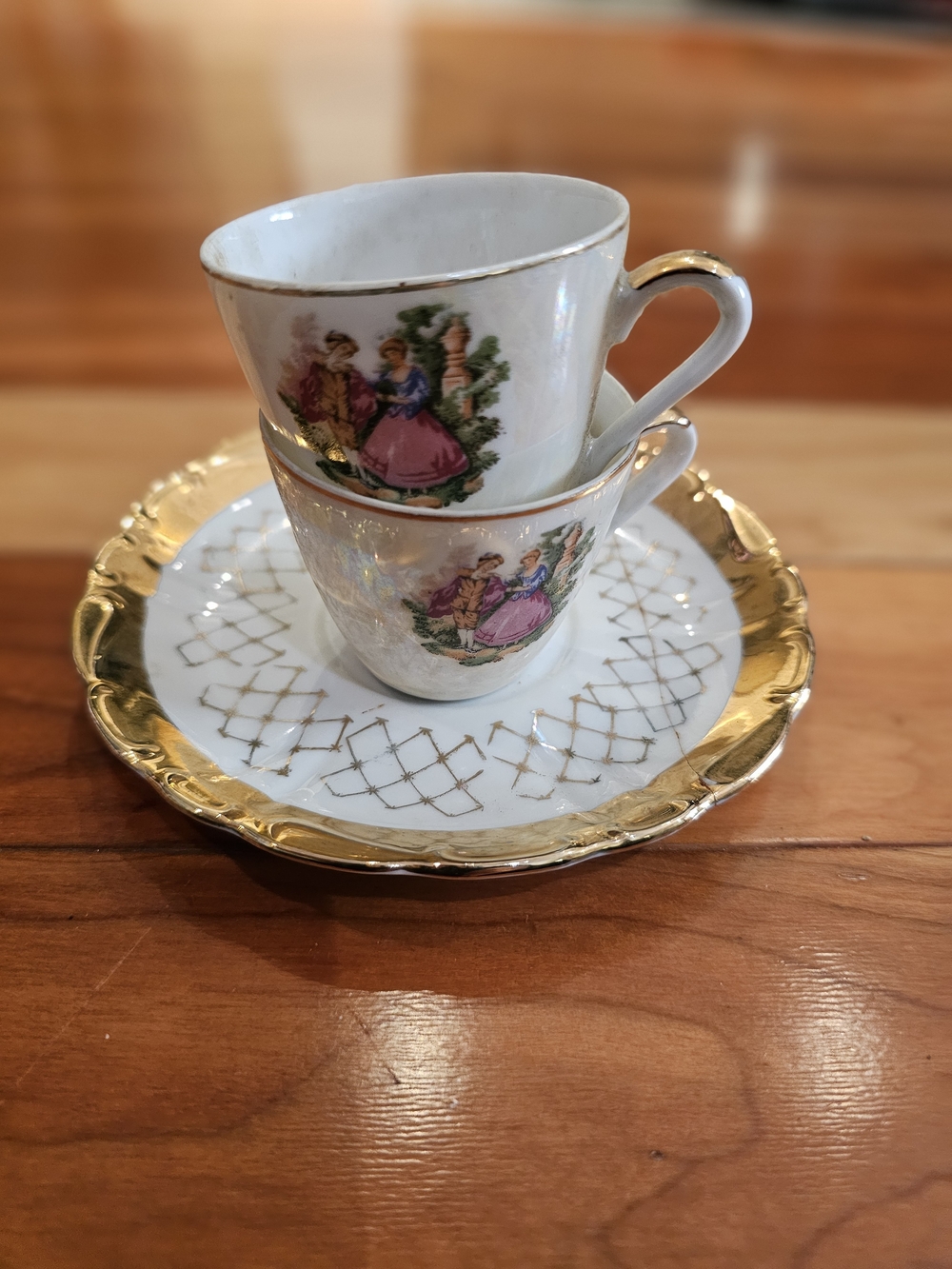 Porcelain Teacups with Gold Trim ROMEO and Juliet